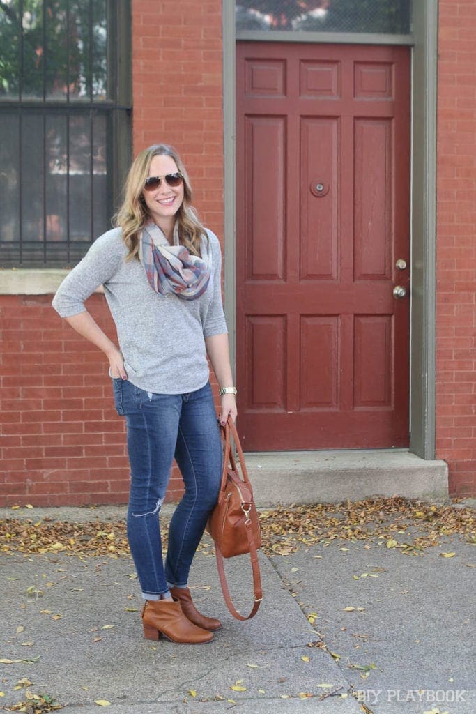 Casey is wearing a pair of skinny jeans with her cozy pullover sweater. Don't you love her leather bag and those leather booties?