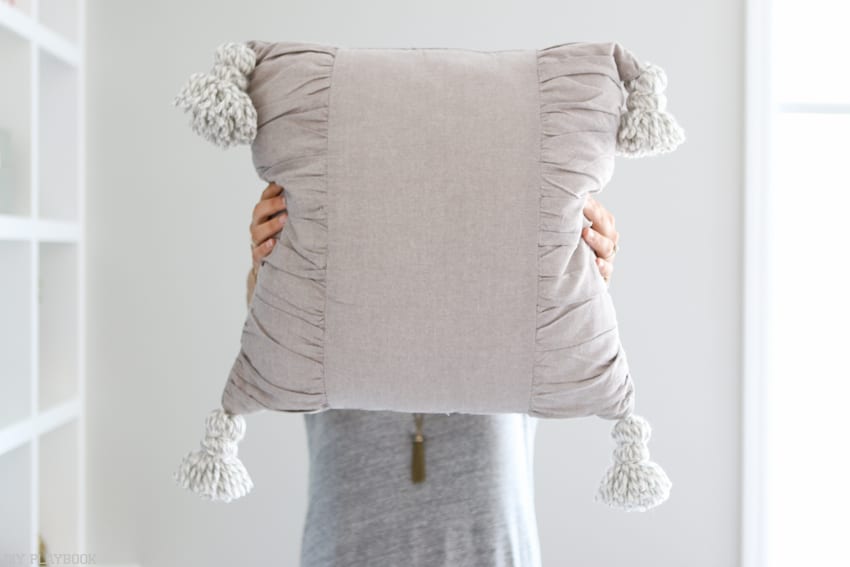 diy_tassel_pillow_tutorial-18