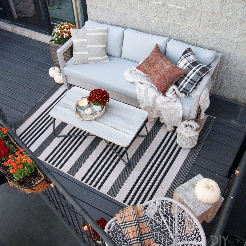 Transitioning a balcony for the fall season