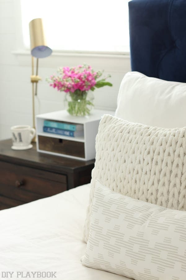 bedroom_pillows_nightstand