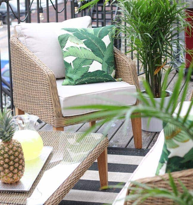 patio_balcony_outdoor_furniture_flowers-4