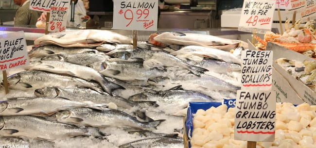 Seattle Weekend Recap: We saw all the major sights in Seattle, like Pike Place Market which was full of amazing things to see like this fish stand!