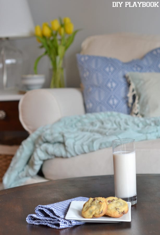 Chocolate-Chip-Cookies-Table