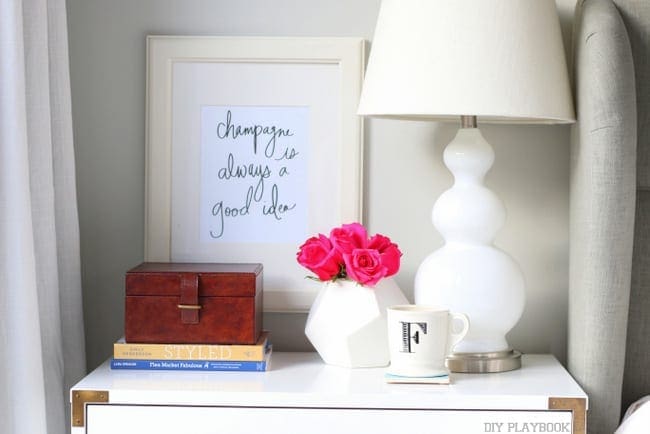 09-nightstand-styling-flowers-coffee-lamp