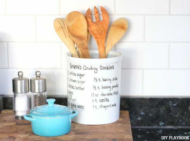 White Subway Tile Backsplash really makes my favorite kitchen accessories pop! | DIY Playbook